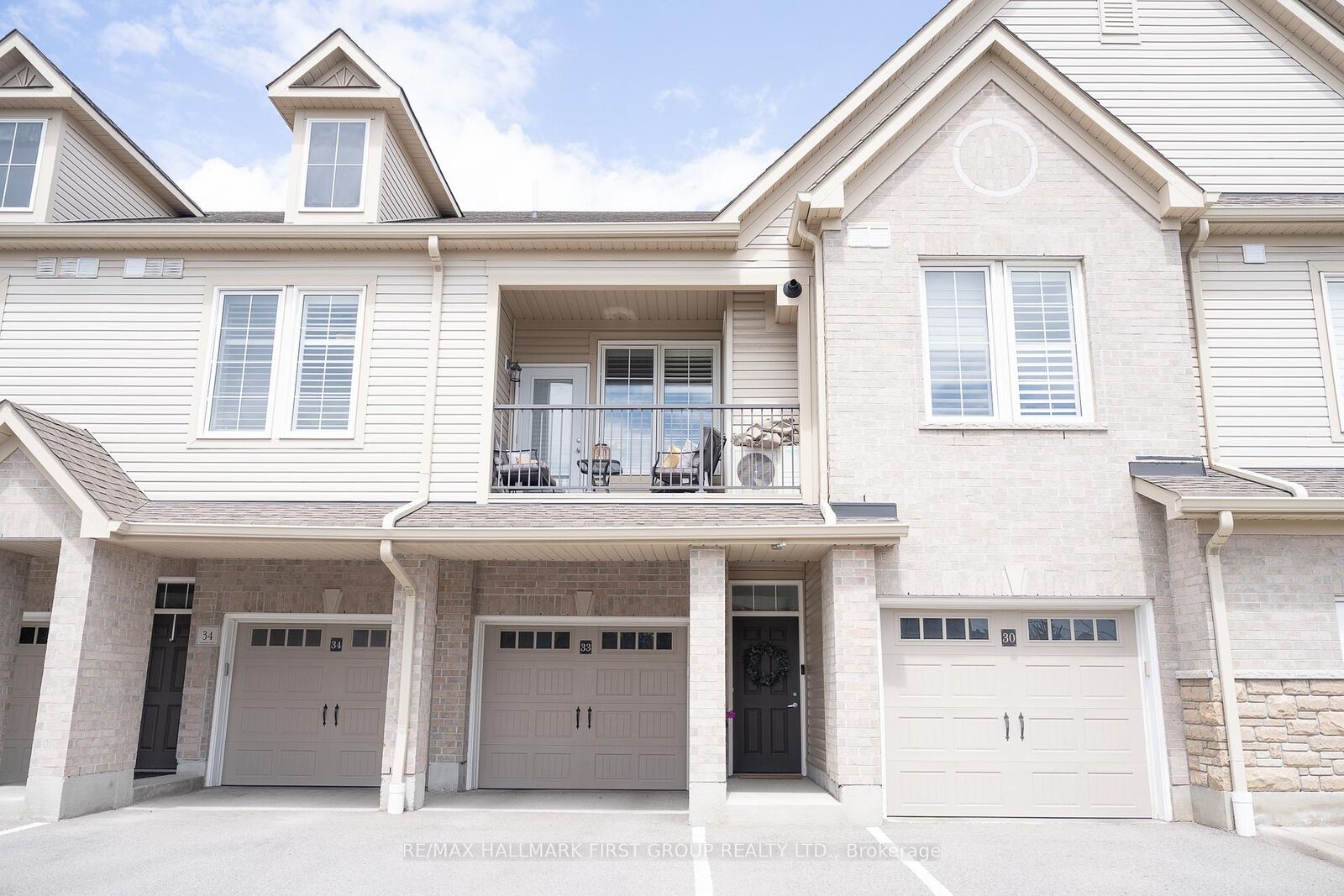 Property Photo:  1430 Gord Vinson Avenue 33  ON L1E 0J6 
