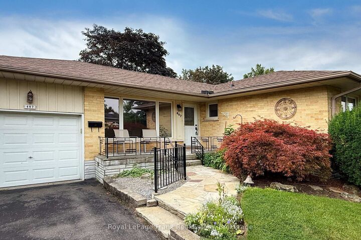 Property Photo:  407 Glencastle Avenue  ON L1J 3K7 