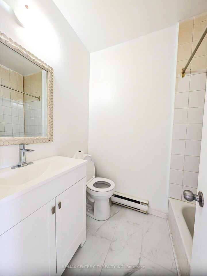 Property Photo:  827 Talbot Street 2  ON N5P 1C3 