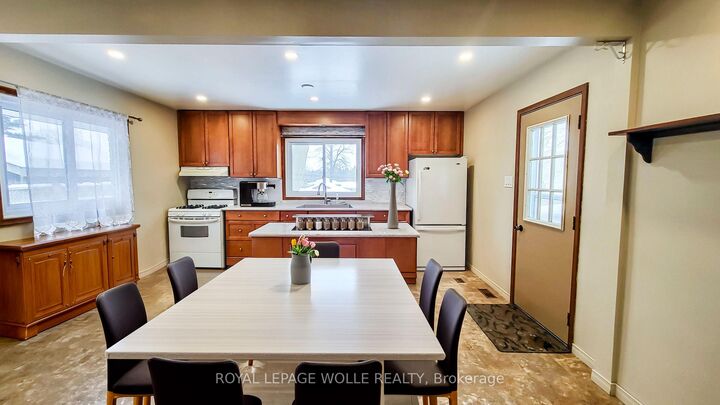 Property Photo:  11 Duncairn Avenue  ON N2M 4S5 