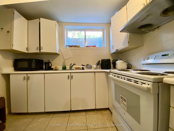 Property Photo:  3371 Cider Mill Place Room C  ON L5L 3H6 