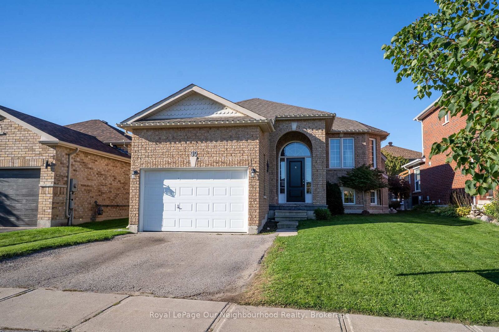 Property Photo:  99 Sweetnam Drive  ON K9V 0A6 