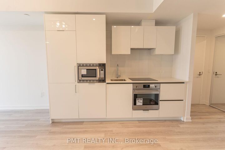 Property Photo:  238 Simcoe Street 2701  ON M5T 0E2 