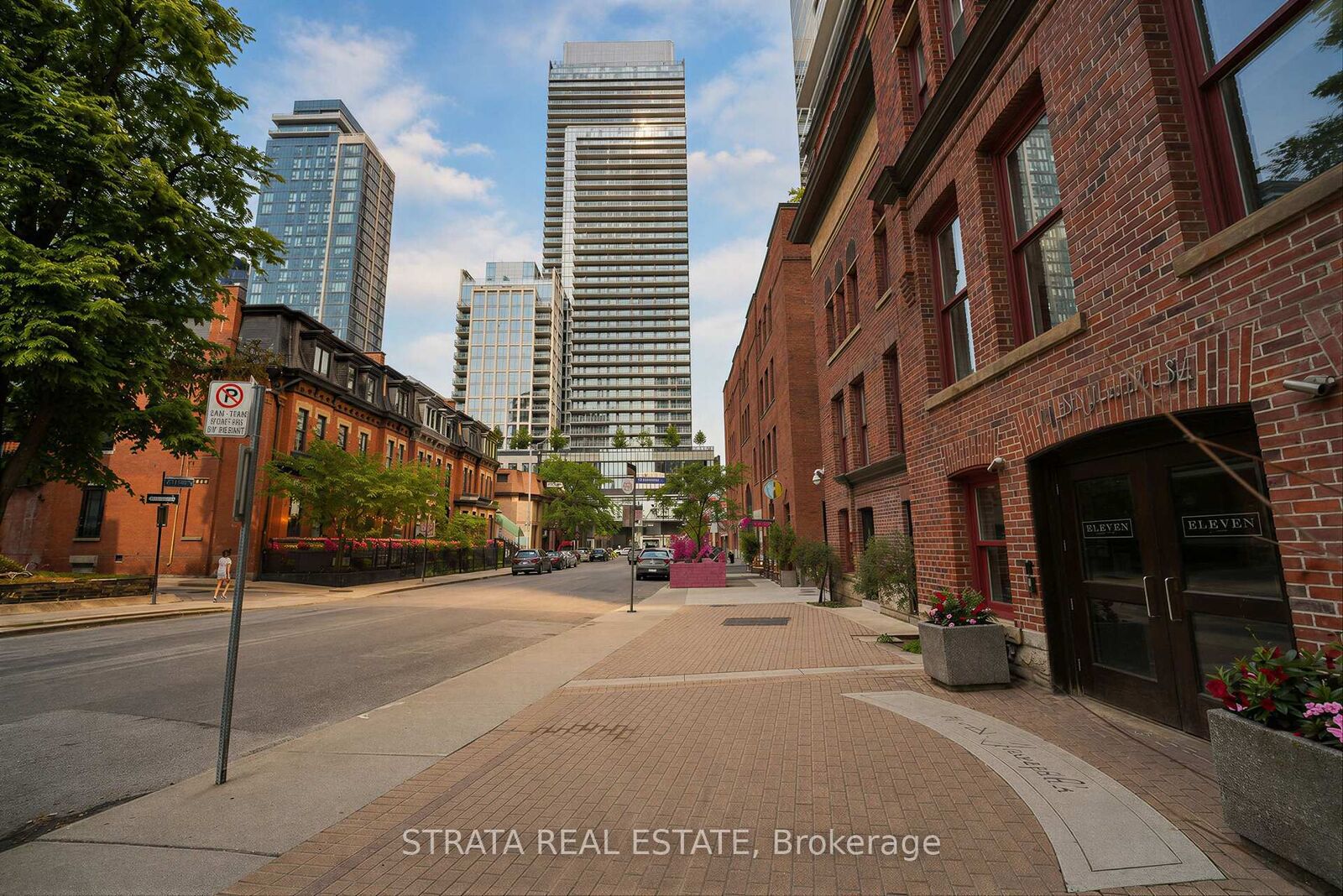 Property Photo:  11 St Joseph Street 304  ON M4Y 3G4 