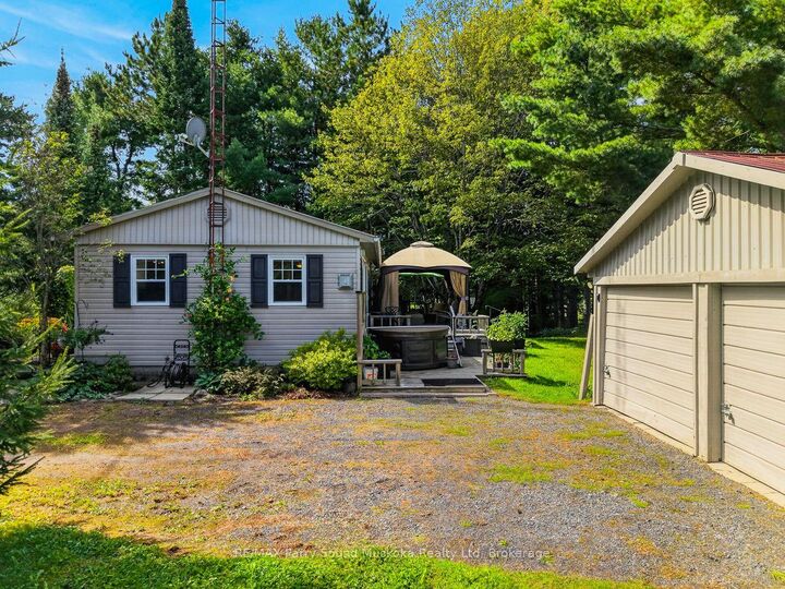 Property Photo:  2 Robins Nest Lane  ON P2A 0B5 