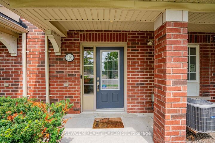 Property Photo: 109 Georgian Drive 21 ON L6H 0E7