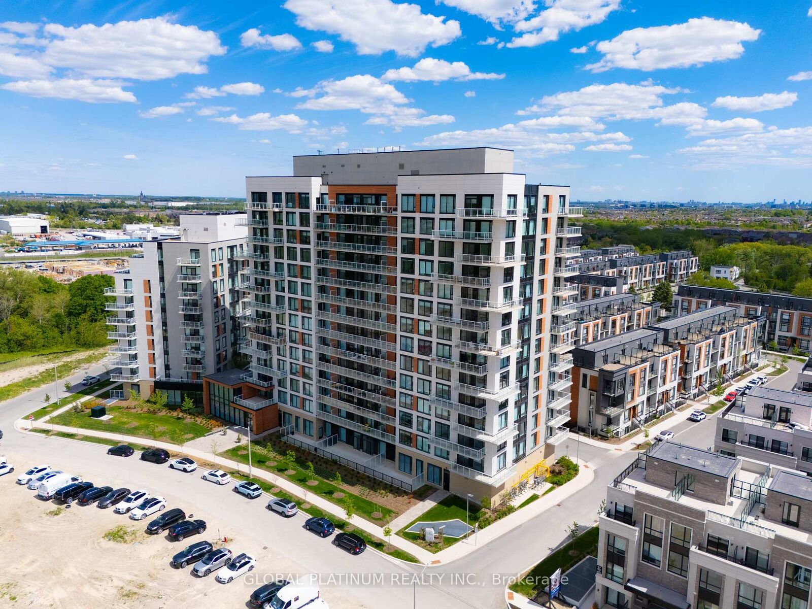 Property Photo:  6 David Eyer Road 713  ON L4S 0N5 