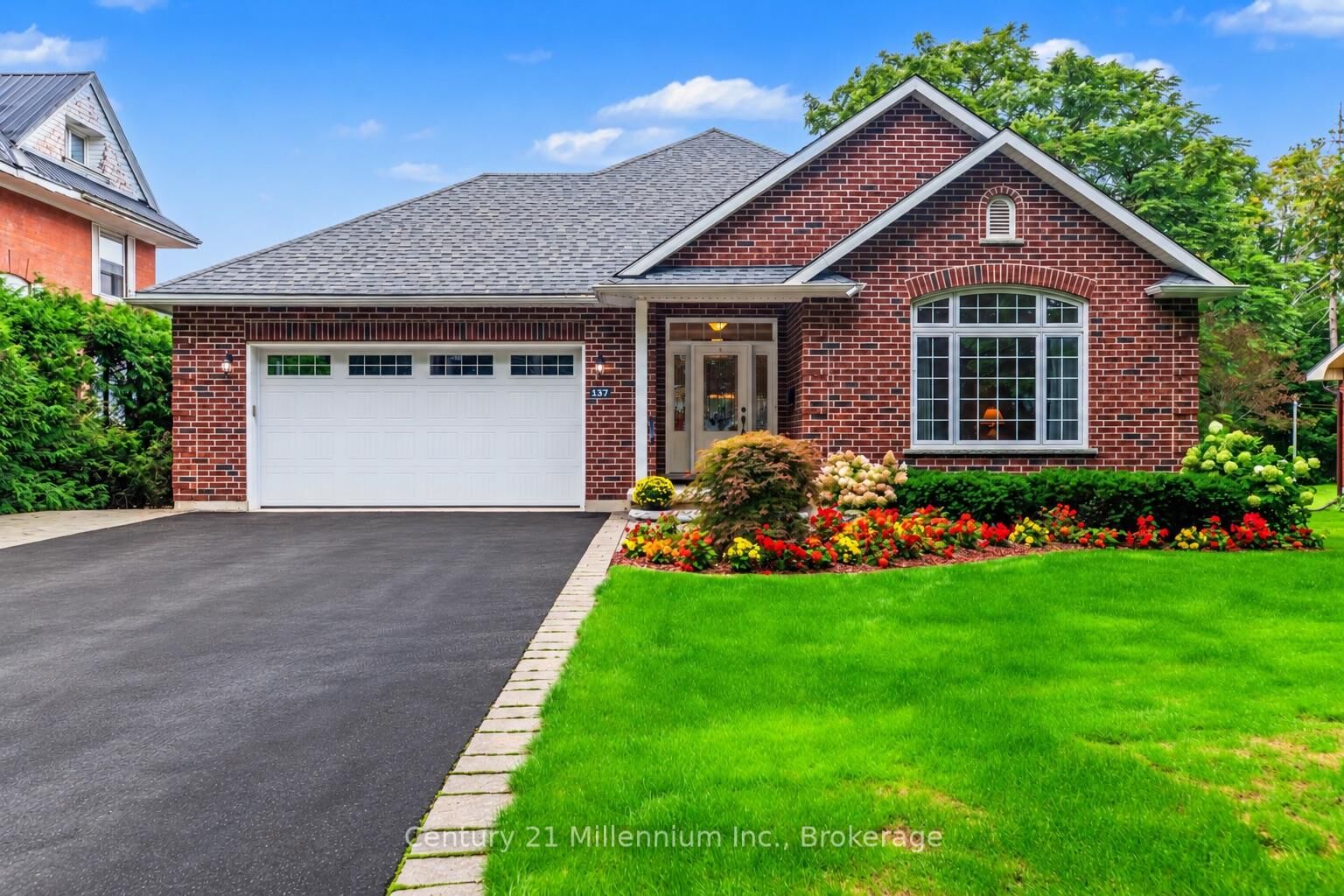 Property Photo:  137 Mark Street W  ON N0C 1H0 