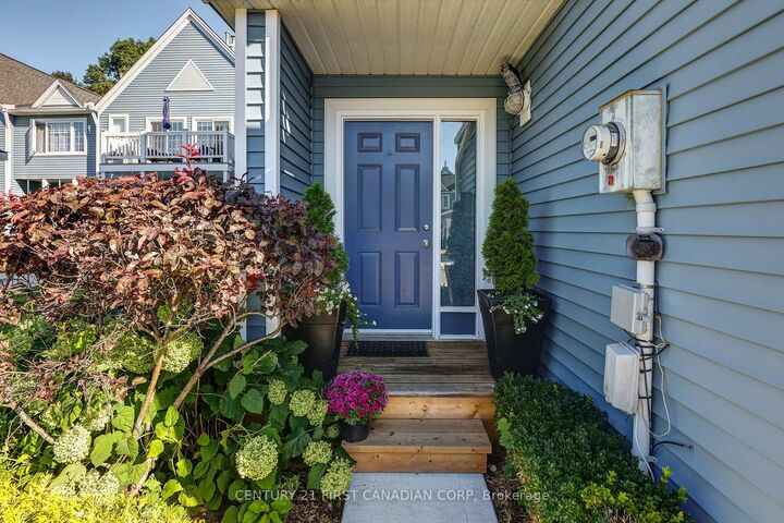 Property Photo:  374 Front Street 14  ON N5L 1E9 