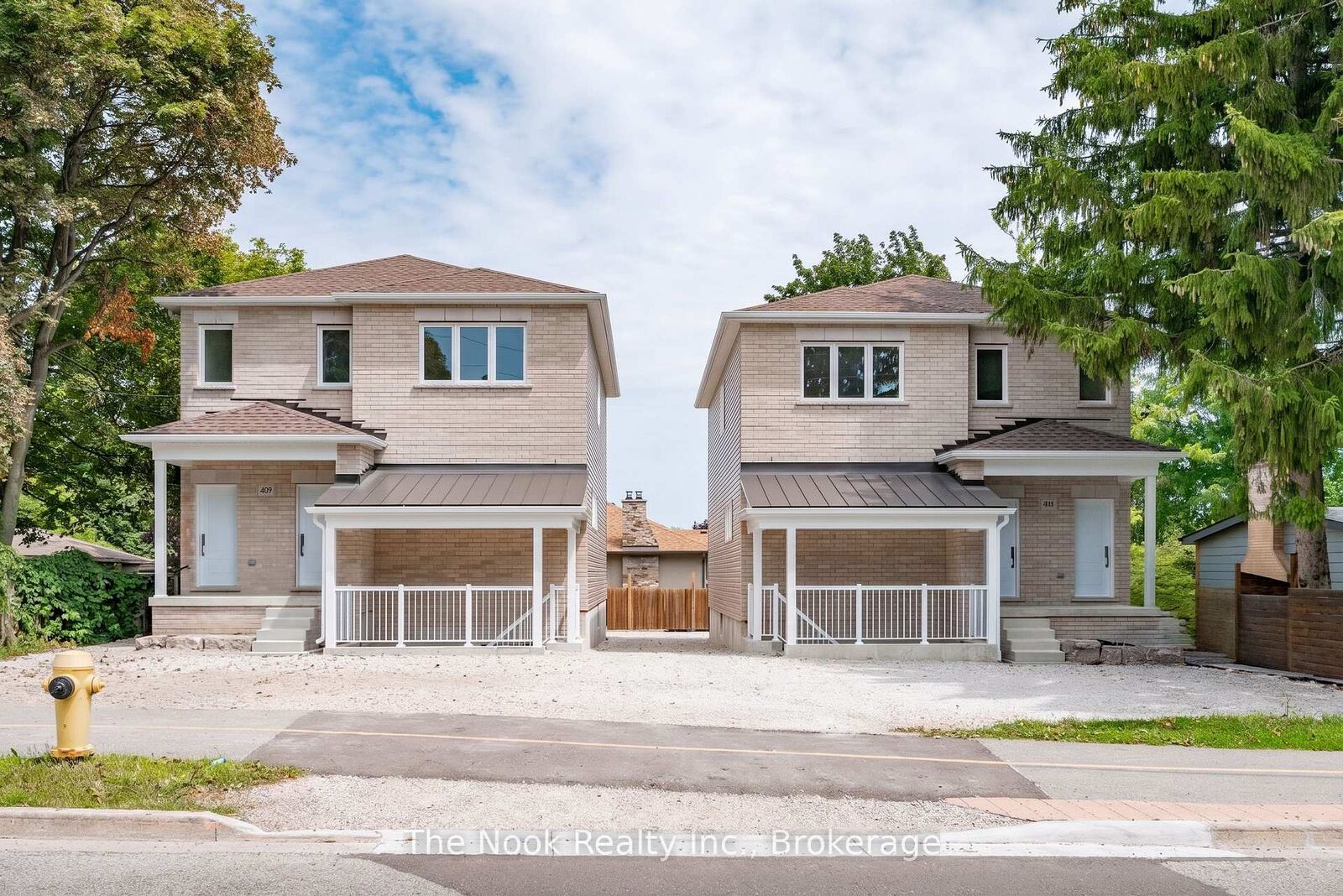 Property Photo: 403 Thorton Road N 3 ON L1J 6S9