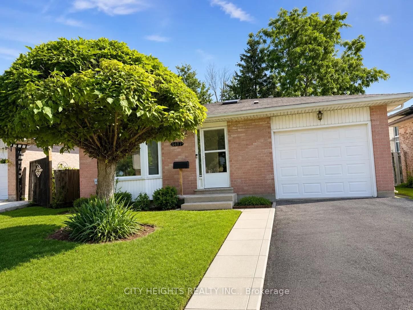 Property Photo:  1487 Jalna Boulevard Upper Level  ON N6E 3C4 