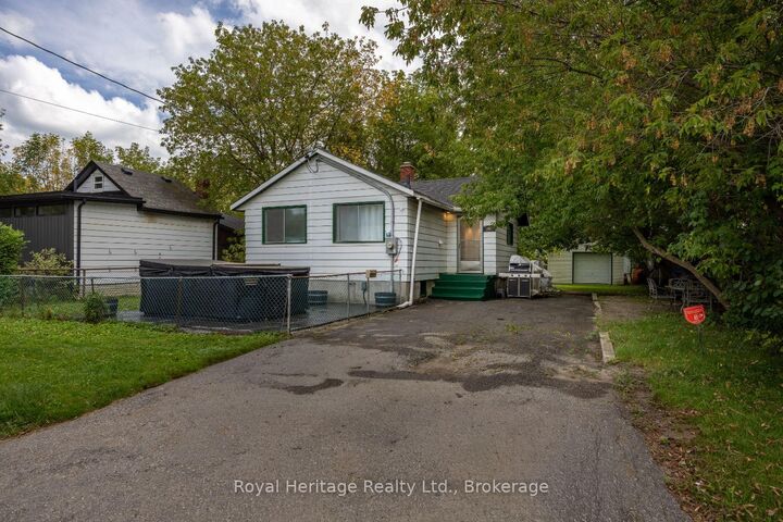 Property Photo:  207 Valencia Road  ON L1J 1P2 