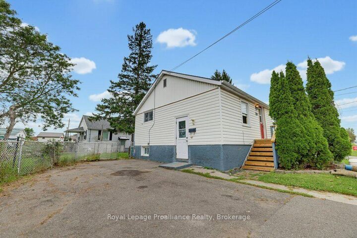 Property Photo:  106 Yeomans Street  ON K8P 3X7 