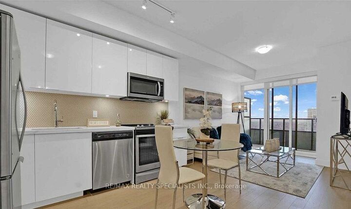 Property Photo:  30 Shore Breeze Drive 3714  ON M8V 0J1 