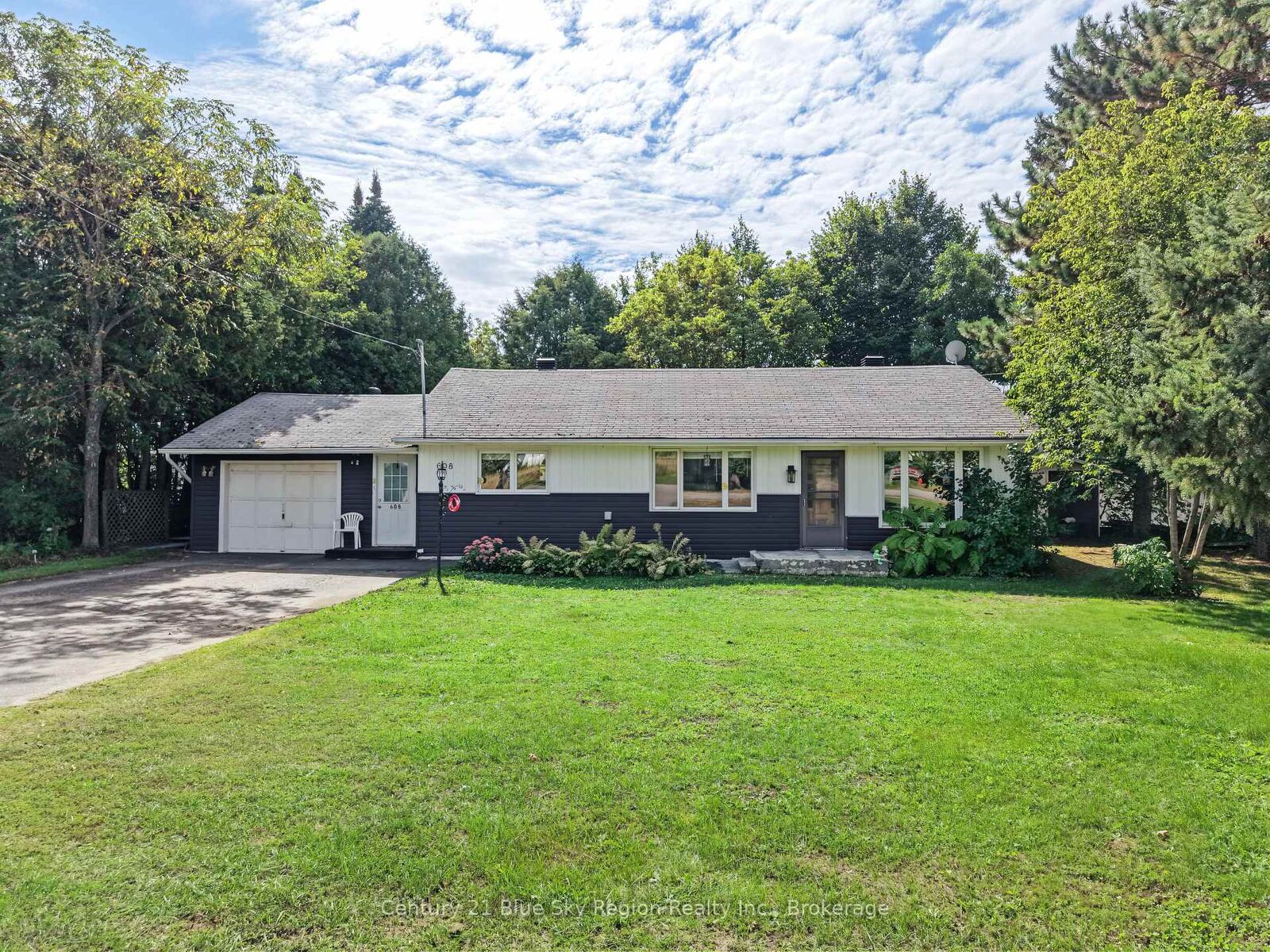 Property Photo:  608 Drive-In Road  ON P2B 2R2 