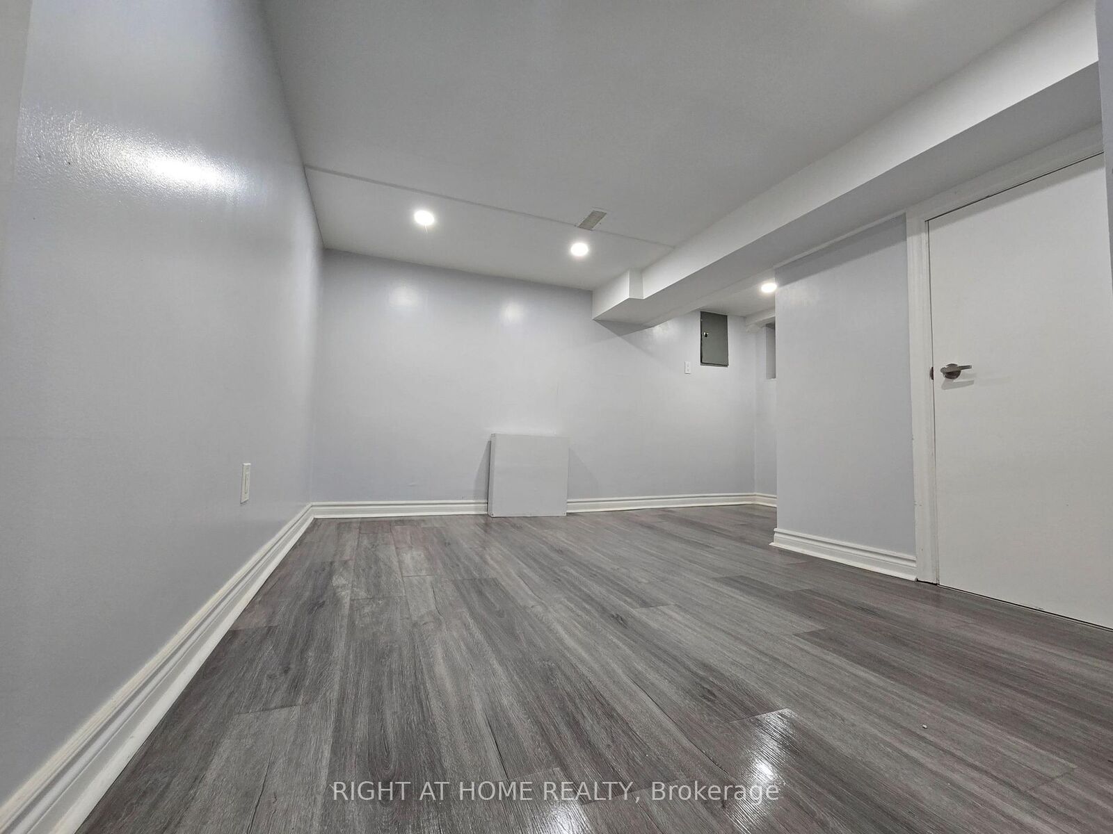 Property Photo:  984 Ossington Avenue Bsmt  ON M6G 3V6 