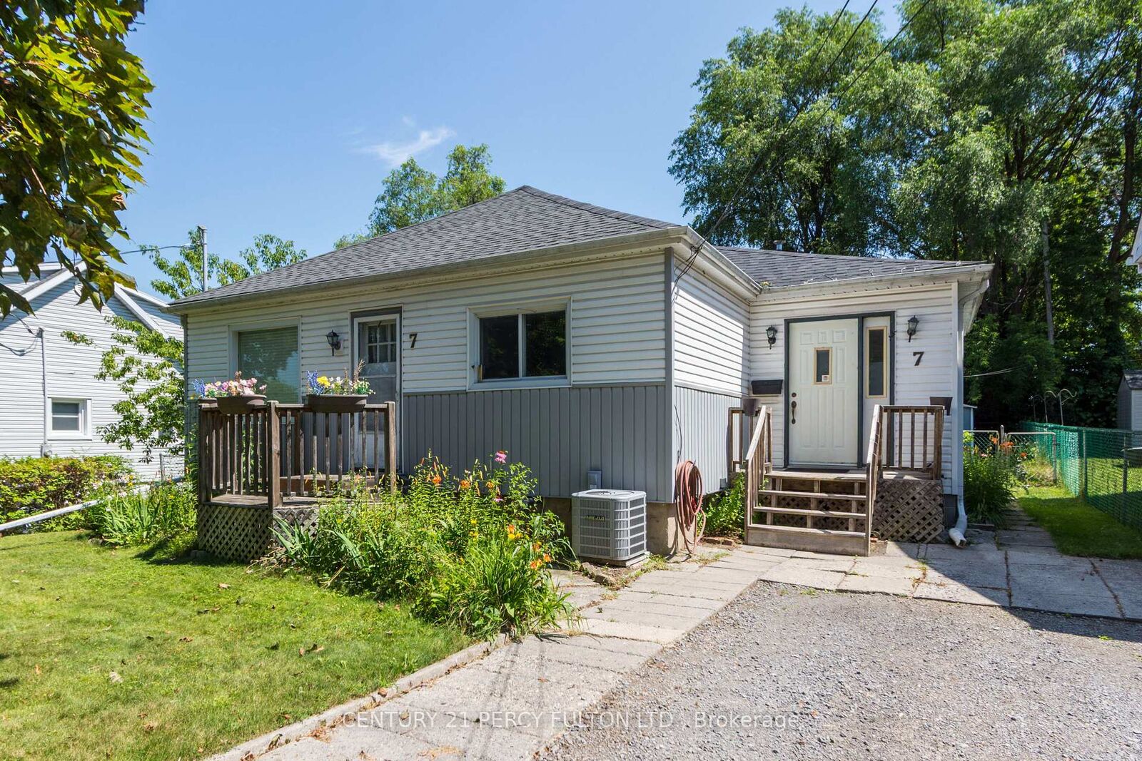 Property Photo: 7 Valleyview Crescent ON K8P 3E9