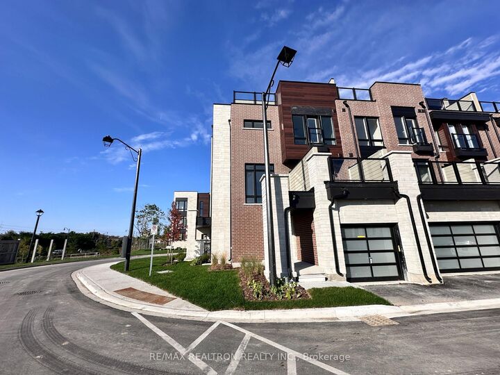 Property Photo: 101 Credit Lane ON L4E 1G9
