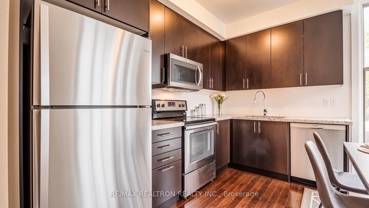 Property Photo:  23 Eldora Avenue 112  ON M2M 1R3 