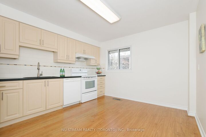 Property Photo:  57 Gypsy Roseway N/A  ON M2N 5Z1 