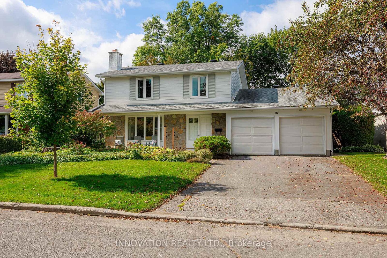 Property Photo:  10 Welkin Crescent  ON K2E 5M5 