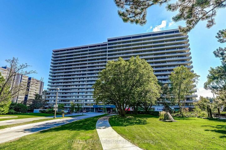 Property Photo:  8111 Yonge Street 1612  ON L3T 4V9 