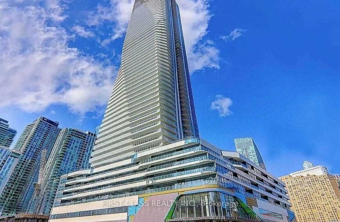 Property Photo:  28 Freeland Street 2505  ON M2E 0E3 