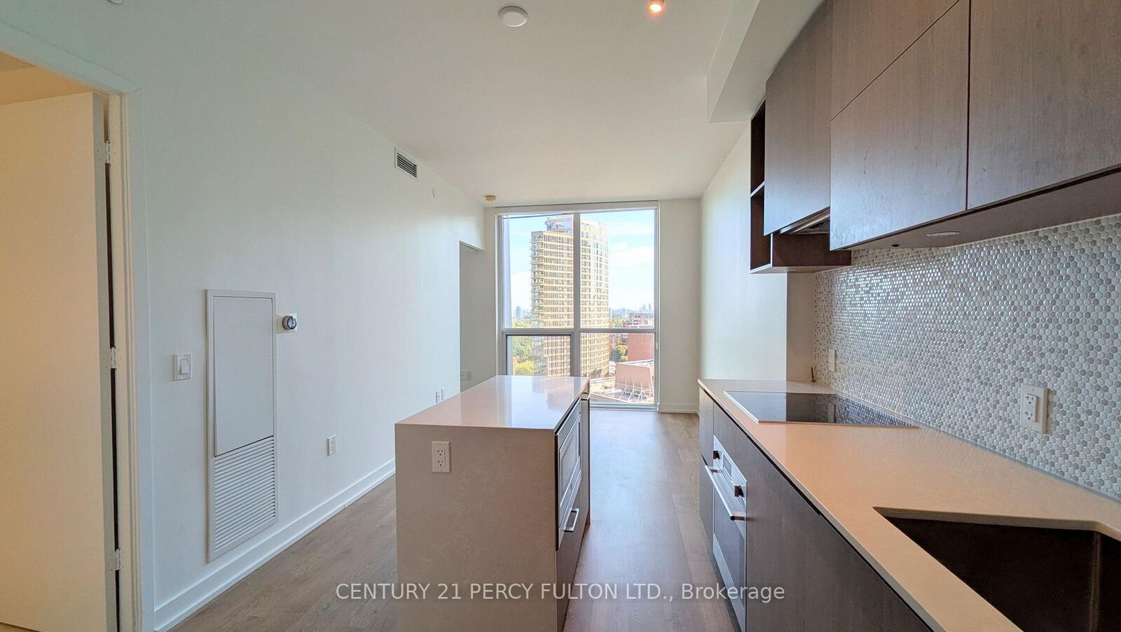 Property Photo:  1 Yorkville Avenue 1610  ON M4W 1L1 