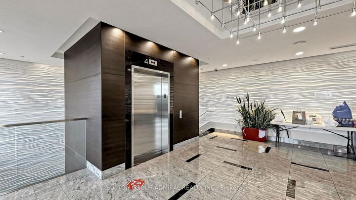 Property Photo: 151 Village Green Square 1005 ON M1S 0K5