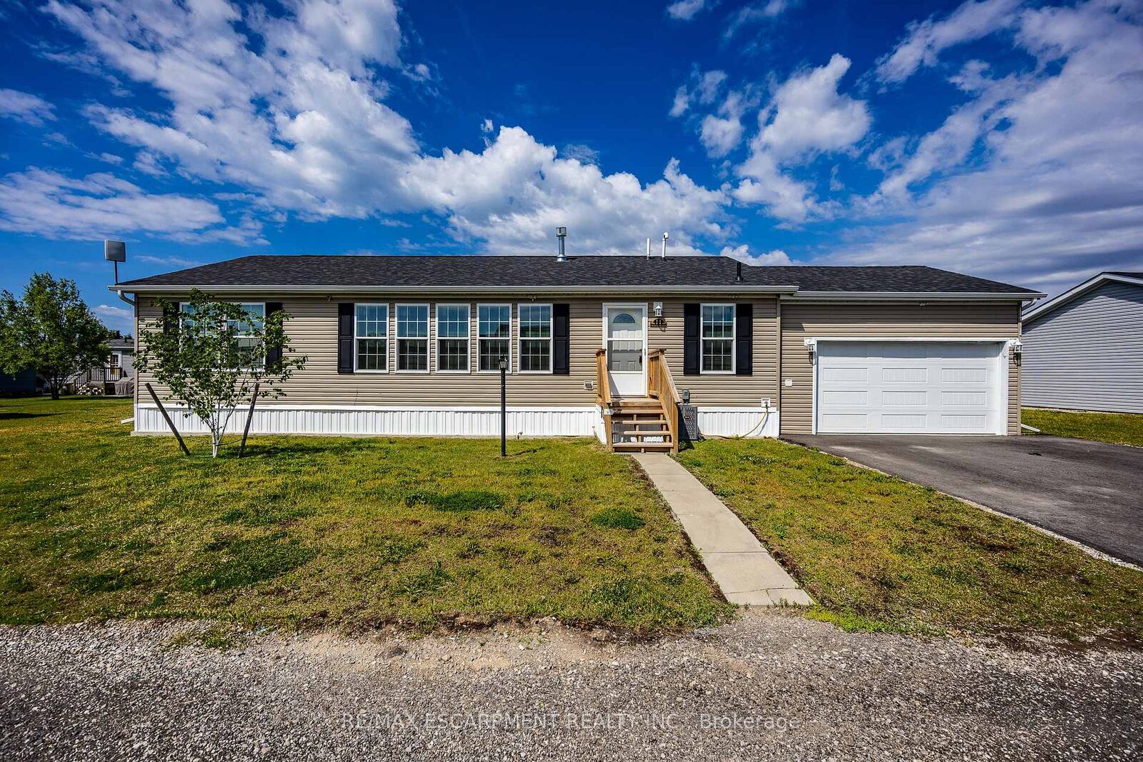 Property Photo: 11 Hickory Hollow ON N0A 1P0