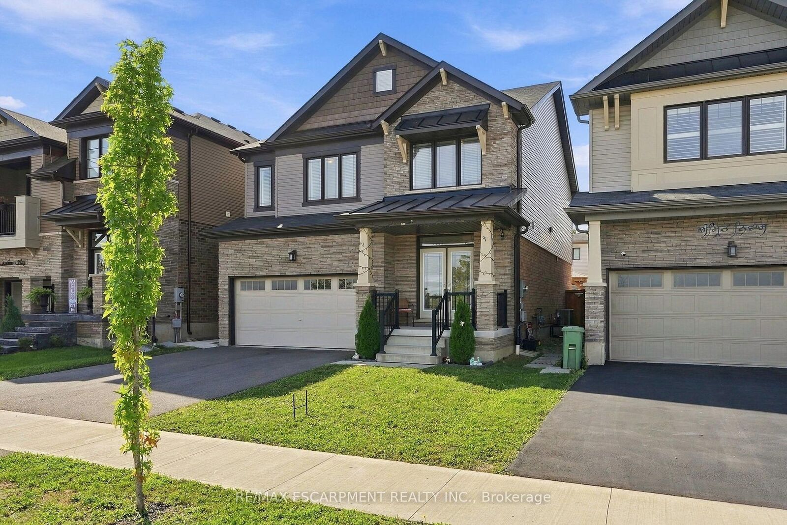 Property Photo: 35 Royal Coachman Way ON L8J 0M2