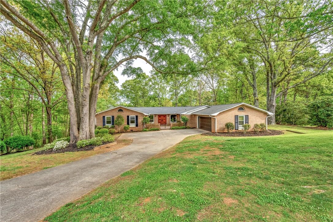 Property Photo: 141 Greybridge Road SC 29669