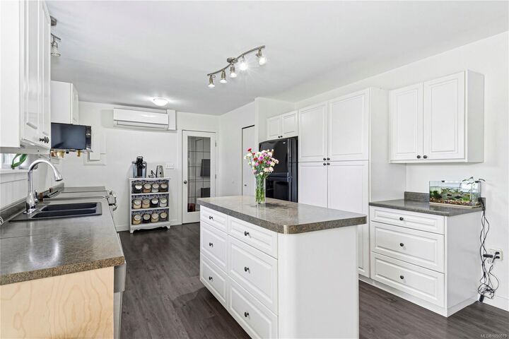 Property Photo:  920 Watson Cres  BC V9W 5N4 
