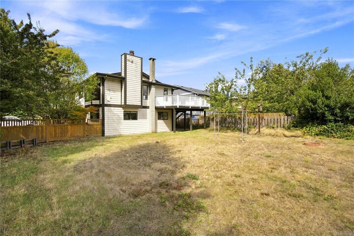 Property Photo:  540 Dundas St  BC V9T 1L6 