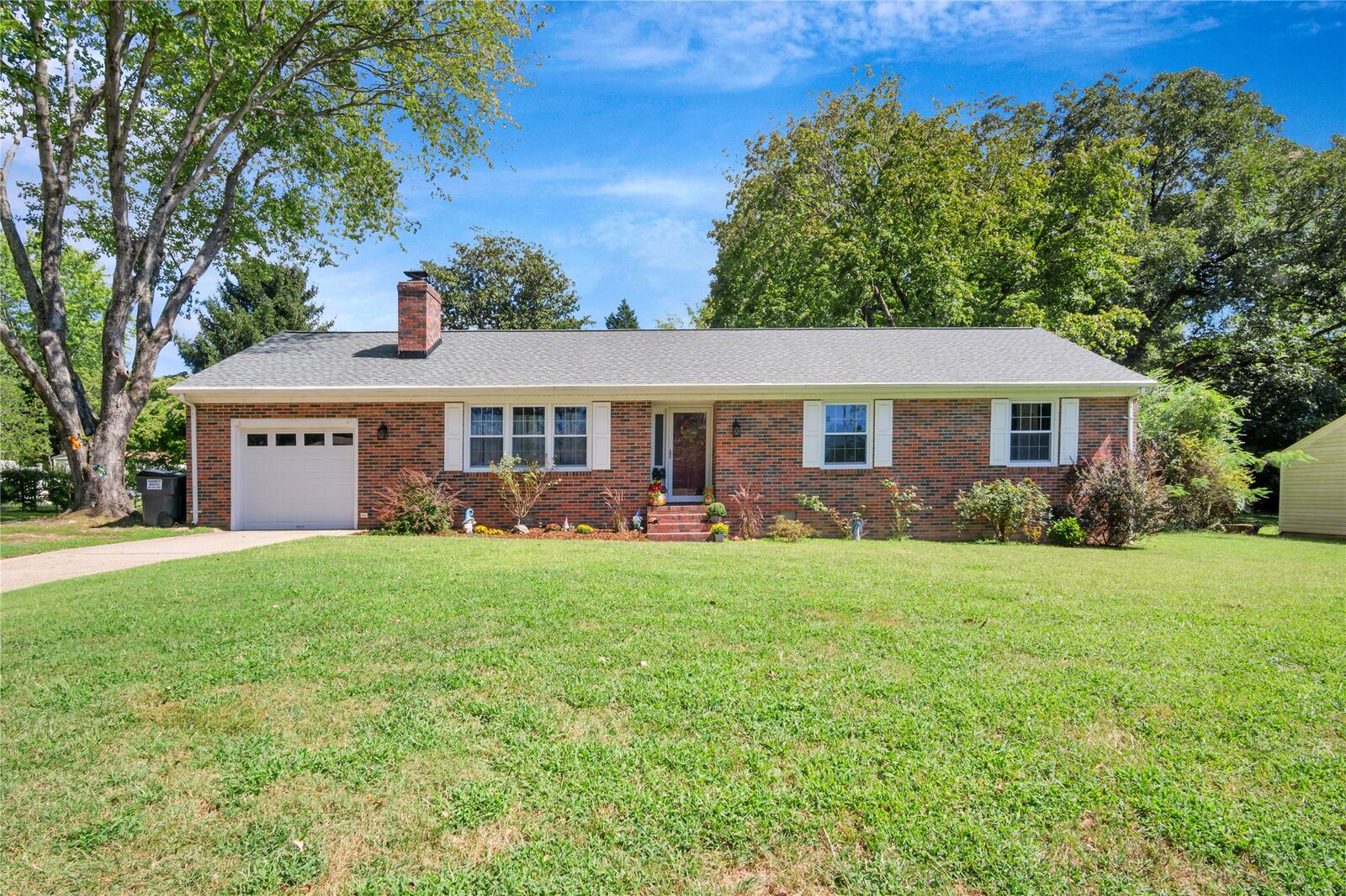 Property Photo:  111 Laurel Lane  VA 23185 