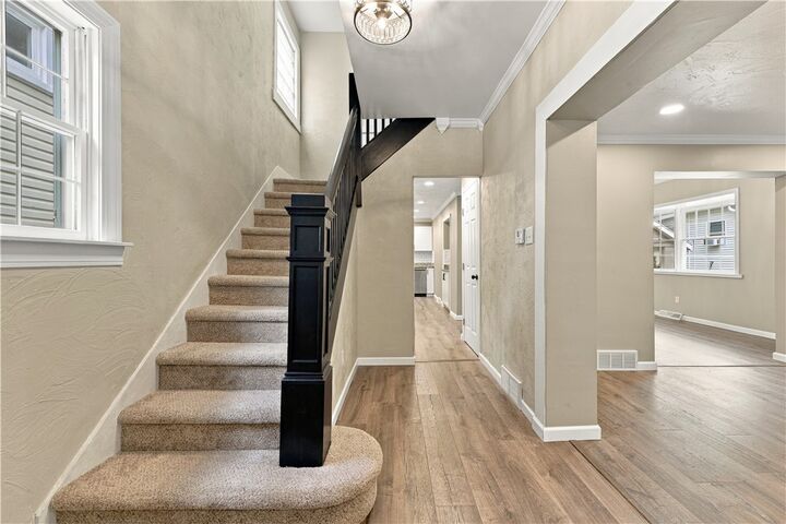 Property Photo:  1112 Montana Ave  PA 15065 