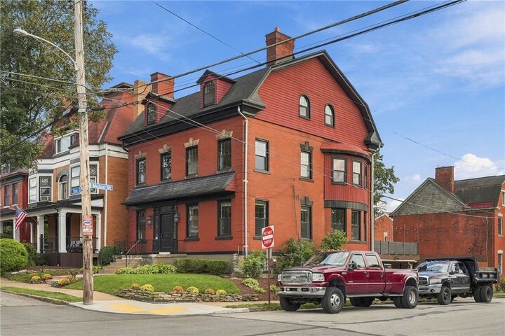 Property Photo:  5700 Elgin St  PA 15206 
