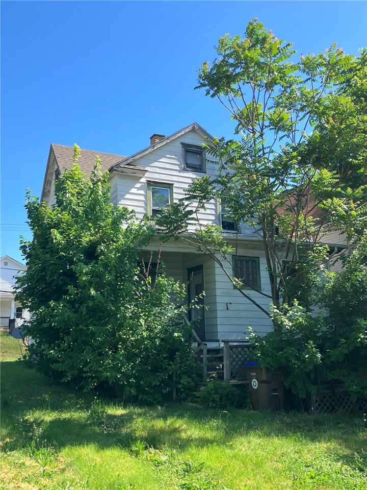 Property Photo:  541 Lorain St  PA 16146 