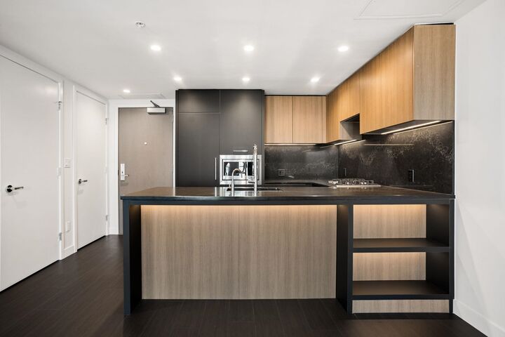 Property Photo:  6608 Sussex Avenue 2105  BC V5H 0M3 