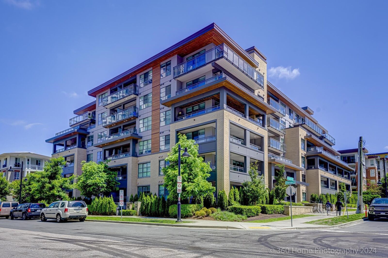 Property Photo: 603 Regan Avenue 401 BC V3J 0K2