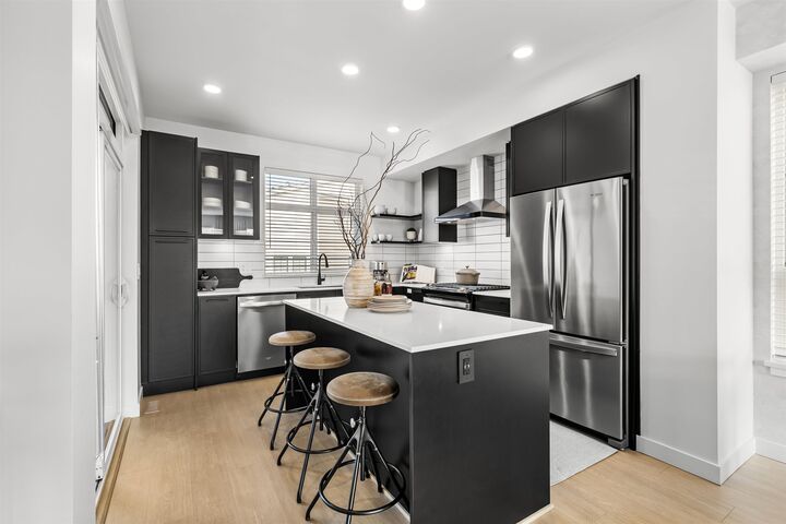 Property Photo:  2891 Montrose Avenue 29  BC N0N 0N0 