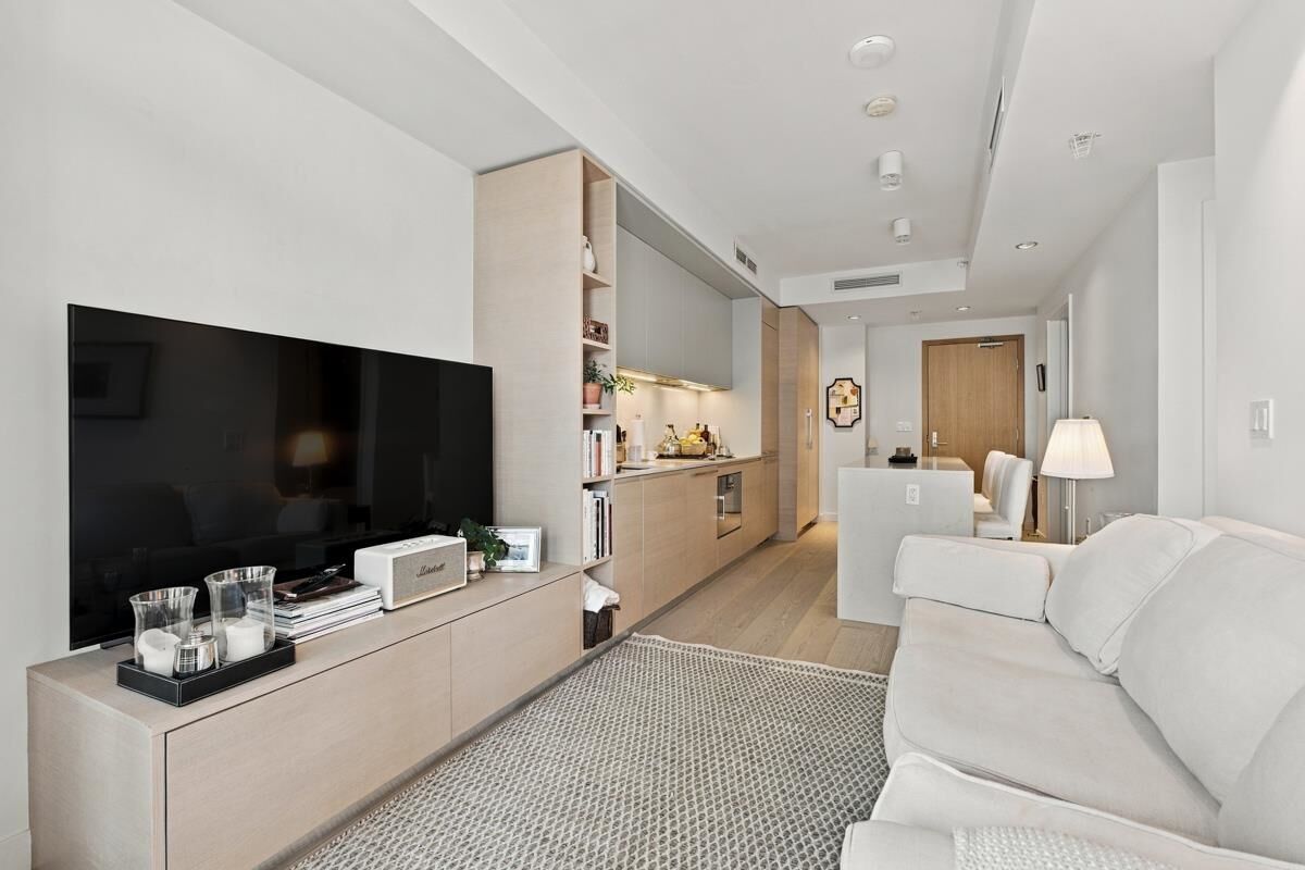 Property Photo:  1289 Hornby St 3703  BC V6Z 0G7 