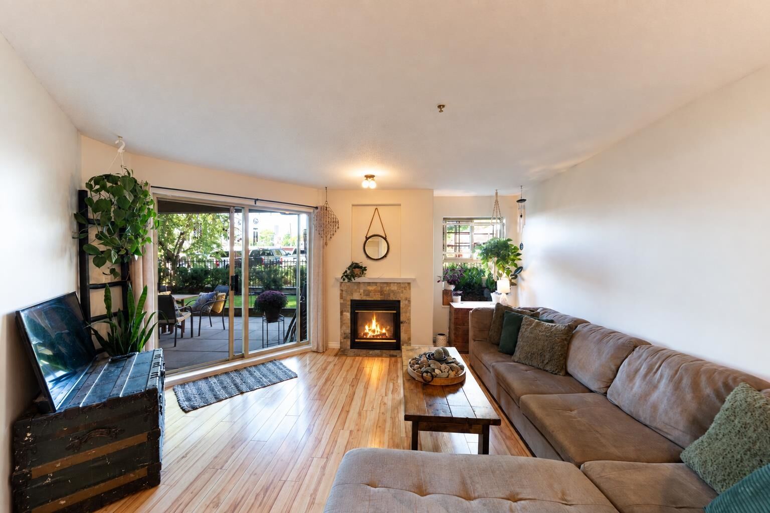 Property Photo: 215 Twelfth Street 206 BC V3M 4H4
