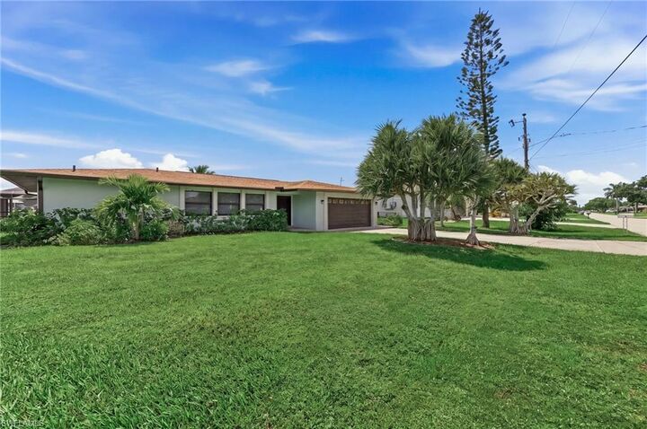 Property Photo:  1928 SE 15th Ter  FL 33990 