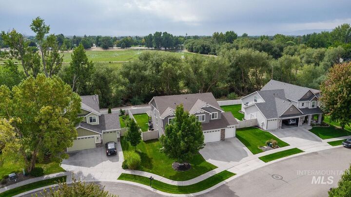 Property Photo: 1030 N Powder River Dr ID 83644