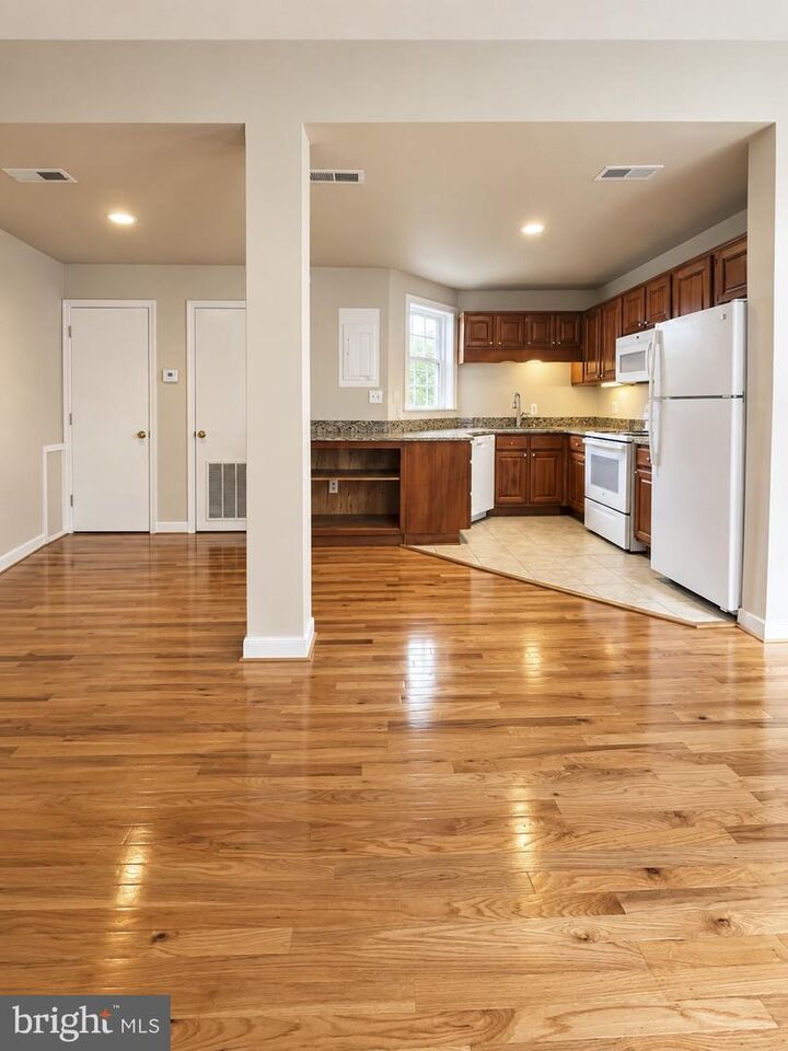 Property Photo:  209 Hanover Street #3  VA 22401 