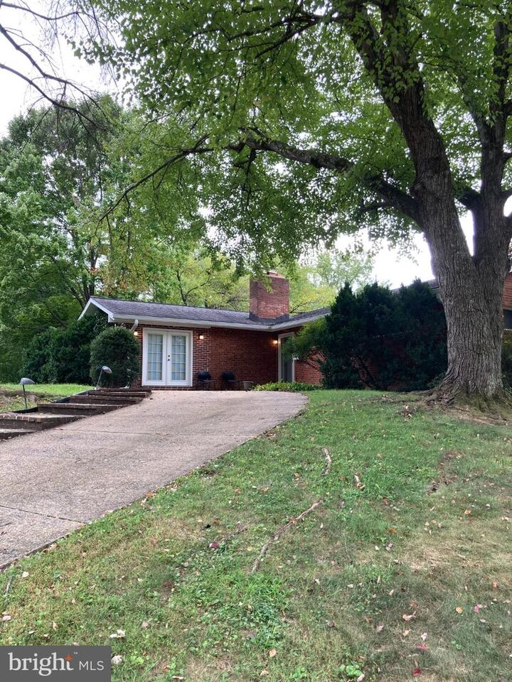 Property Photo: 4204 Hatton Court VA 22311