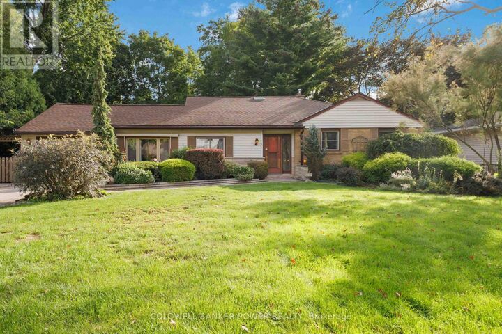 Property Photo: 423 Pinetree Drive ON N6H 3M9