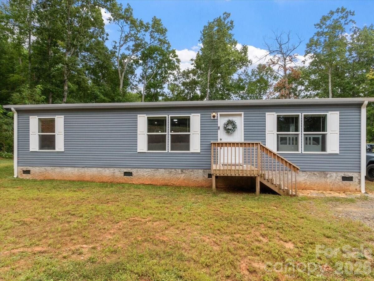 Property Photo: 472 Laurel Heights Drive NC 28714