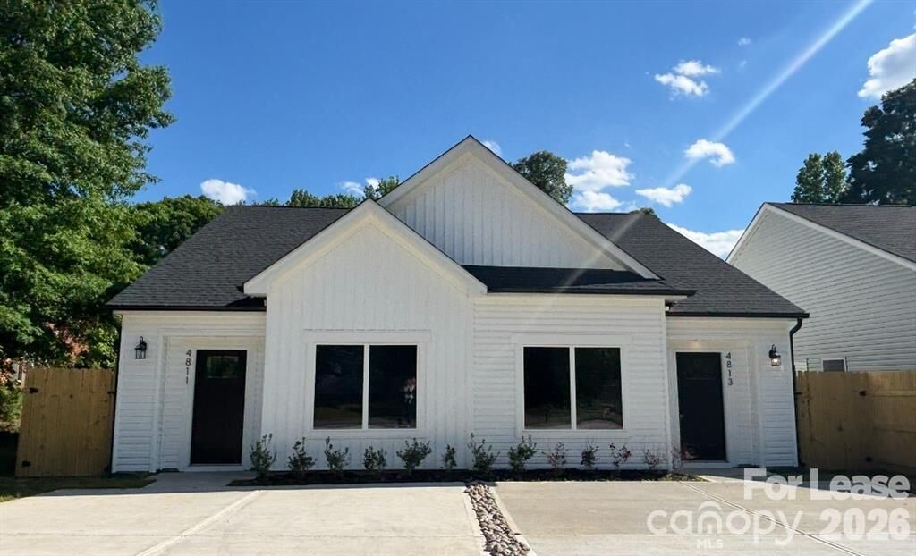 Property Photo: 4811 Victoria Avenue NC 28269